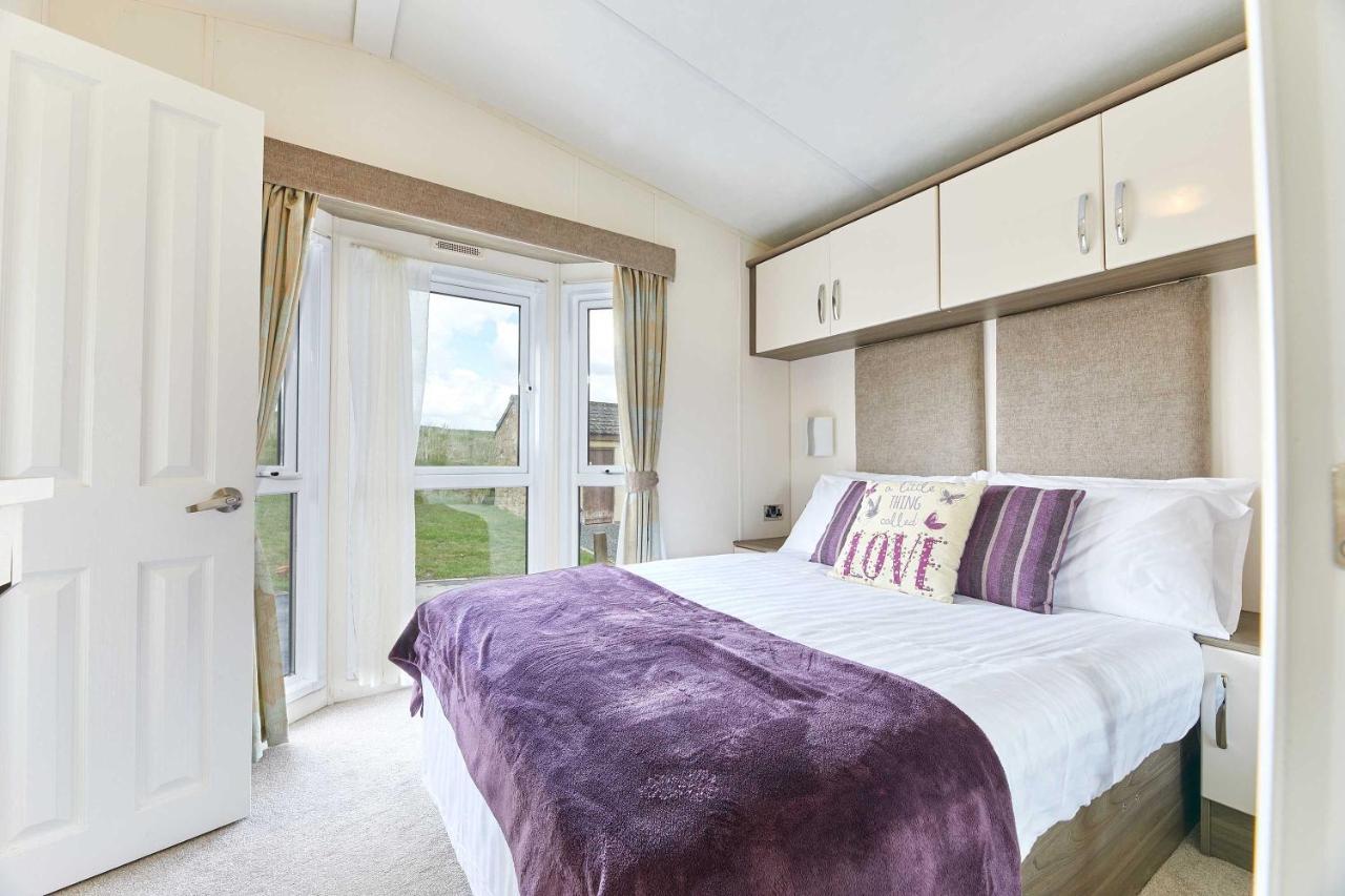 Host & - Yolo Felton (Northumberland)